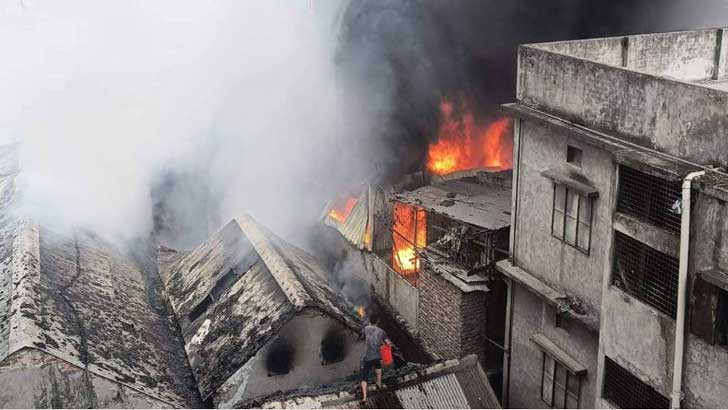Fire at Chowk Bazar Plastic Factory